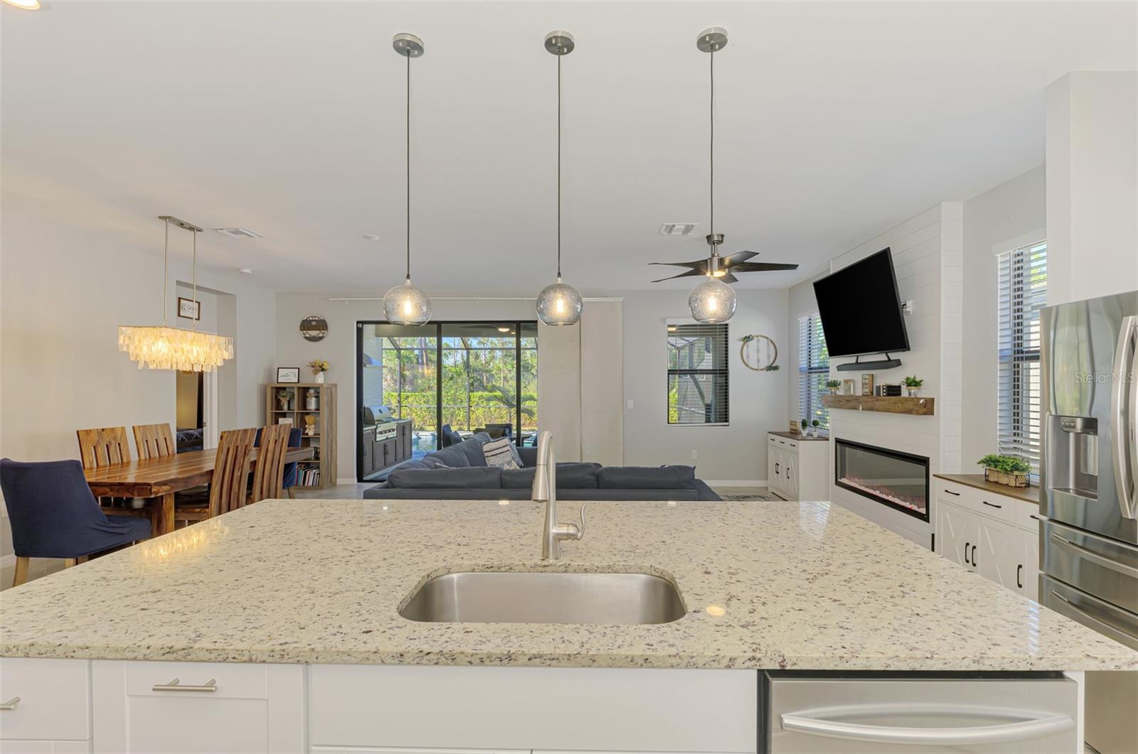 Image 20 of 66 For 15952 Honey Suckle Street