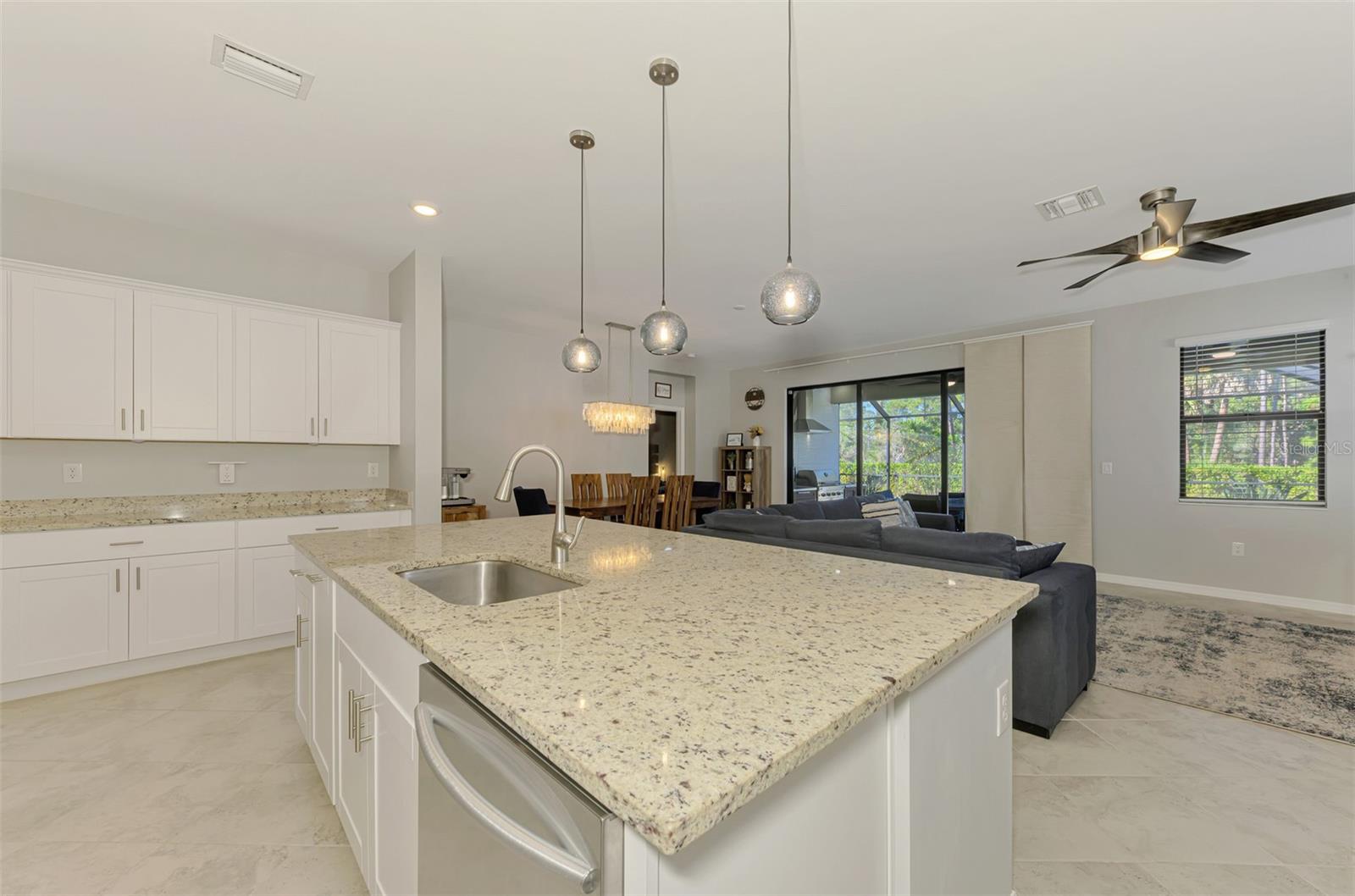 Image 21 of 66 For 15952 Honey Suckle Street