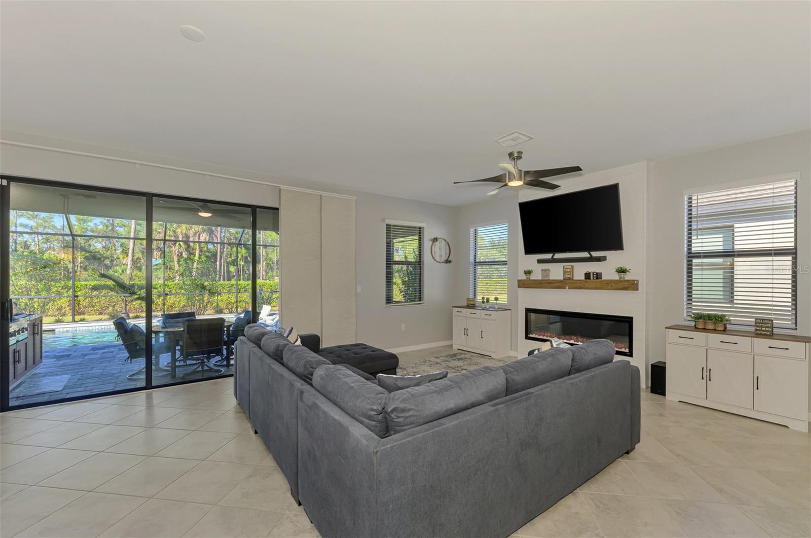 Image 22 of 66 For 15952 Honey Suckle Street