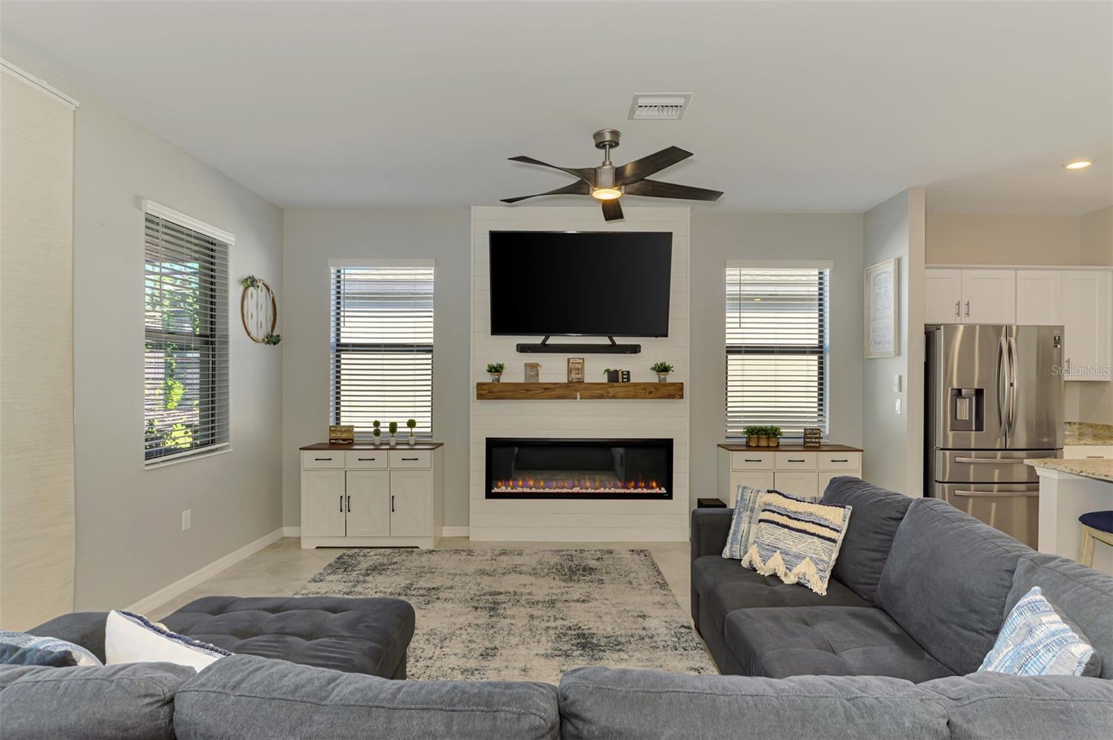 Image 23 of 66 For 15952 Honey Suckle Street