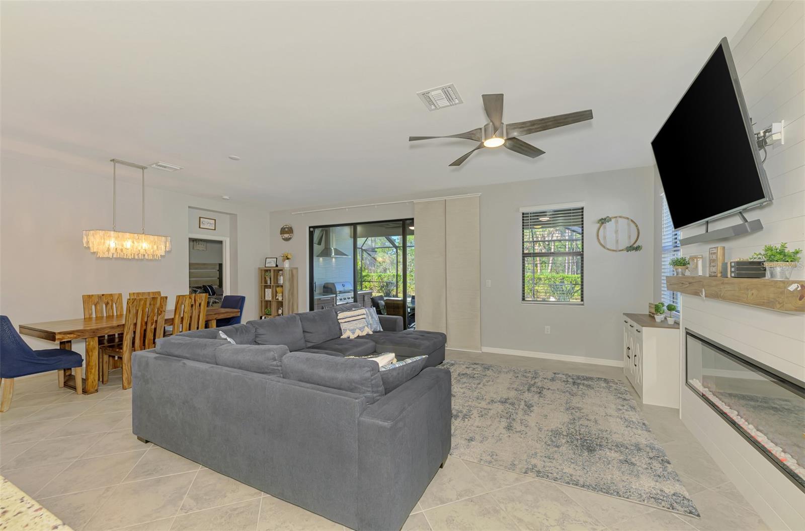 Image 26 of 66 For 15952 Honey Suckle Street