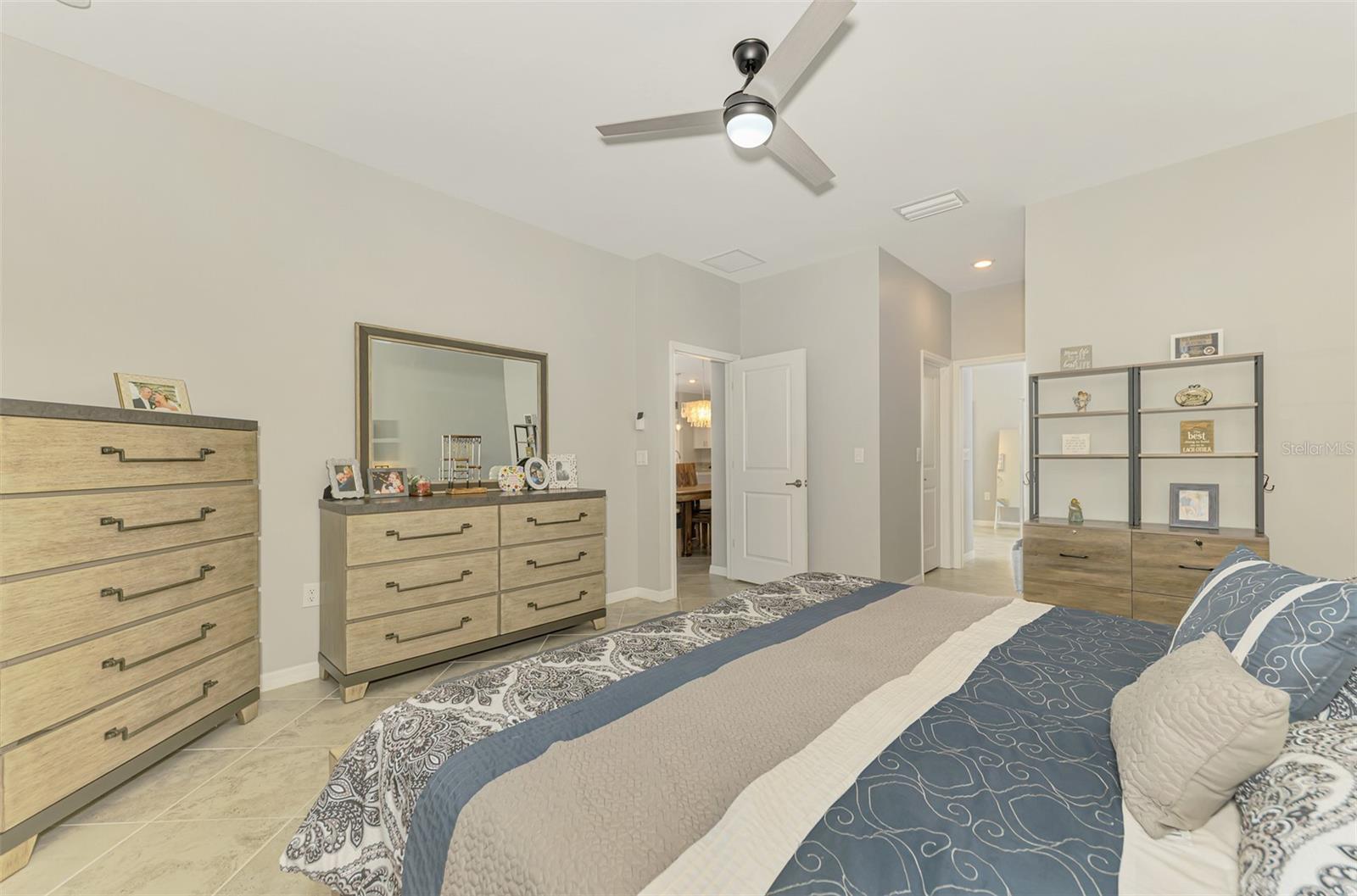 Image 33 of 66 For 15952 Honey Suckle Street