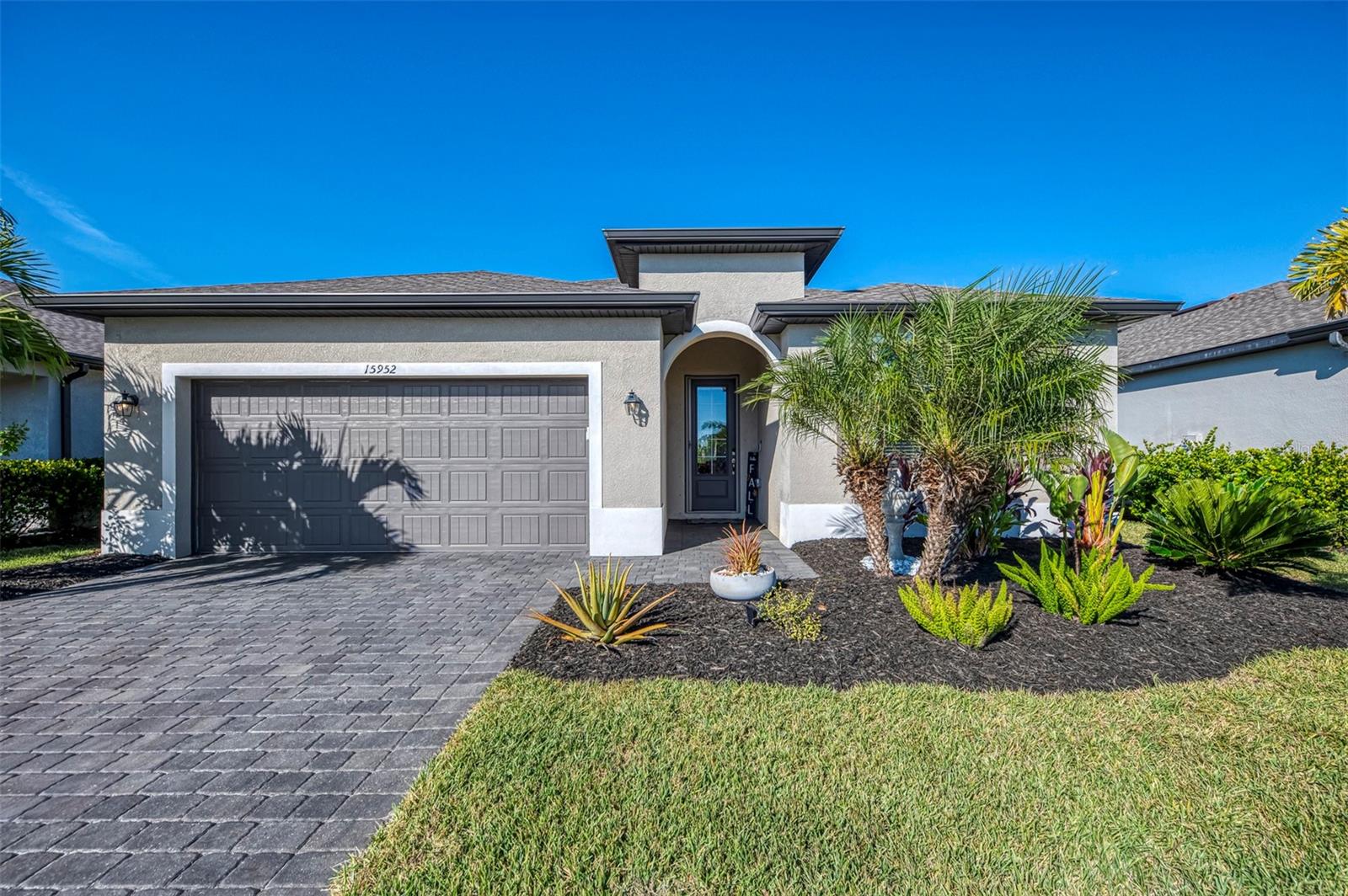 Image 4 of 66 For 15952 Honey Suckle Street