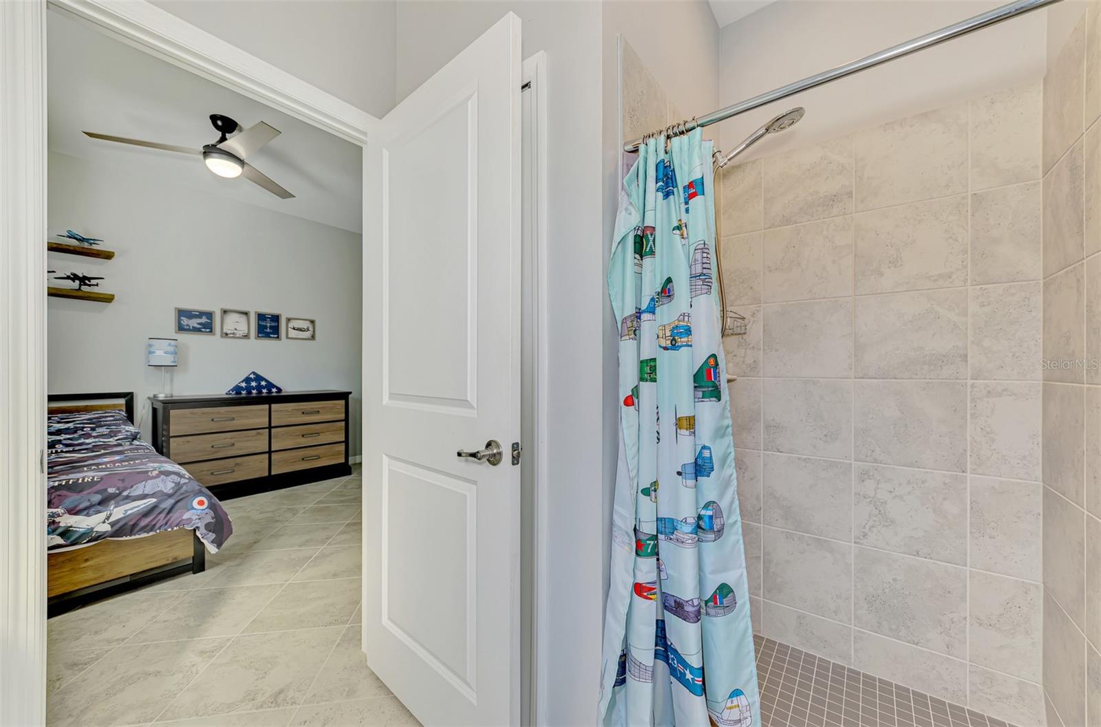 Image 41 of 66 For 15952 Honey Suckle Street