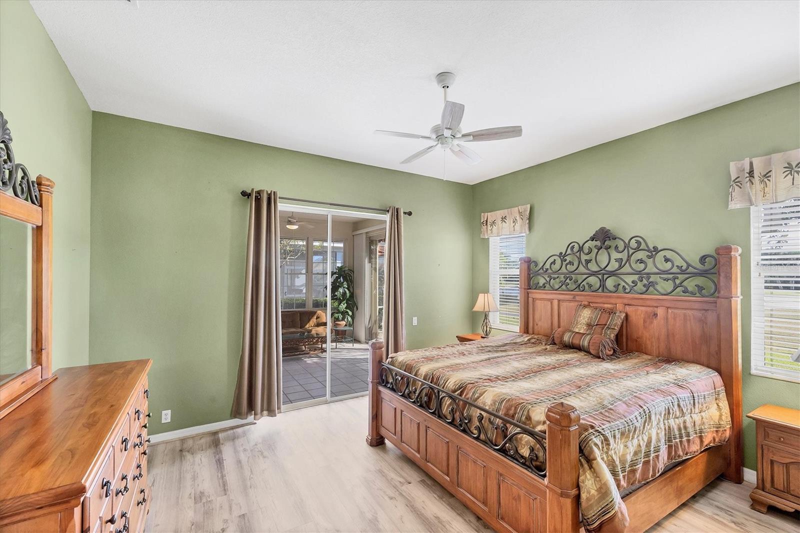 Image 35 of 75 For 446 Pinewood Lake Drive