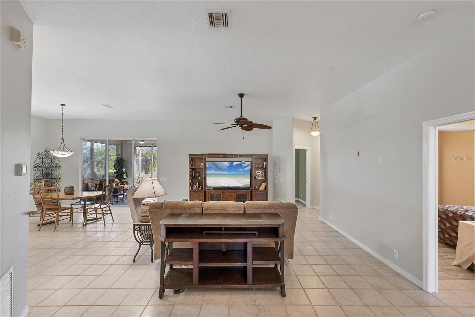 Image 7 of 75 For 446 Pinewood Lake Drive