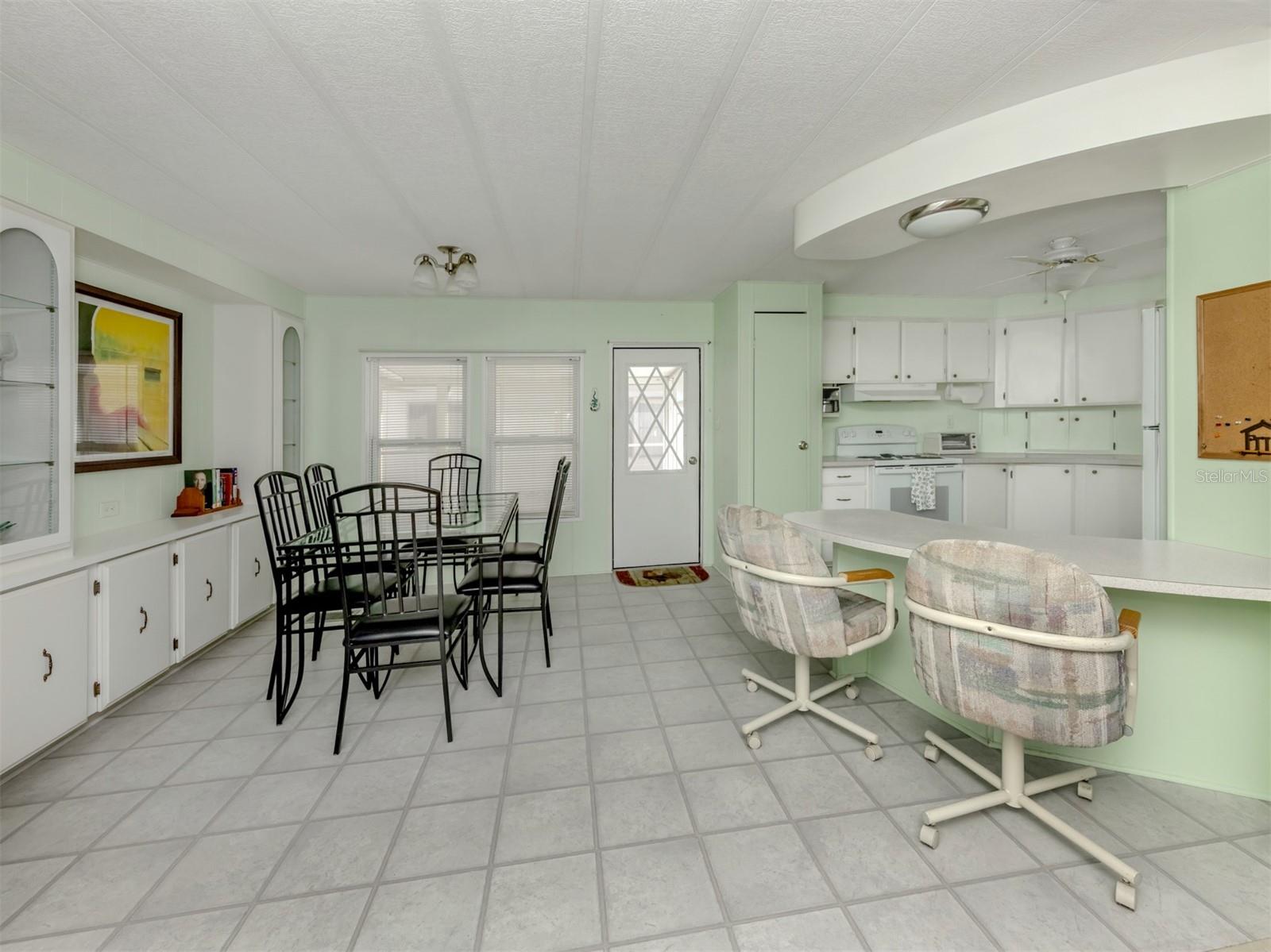 Image 18 of 47 For 710 Fairmount Drive