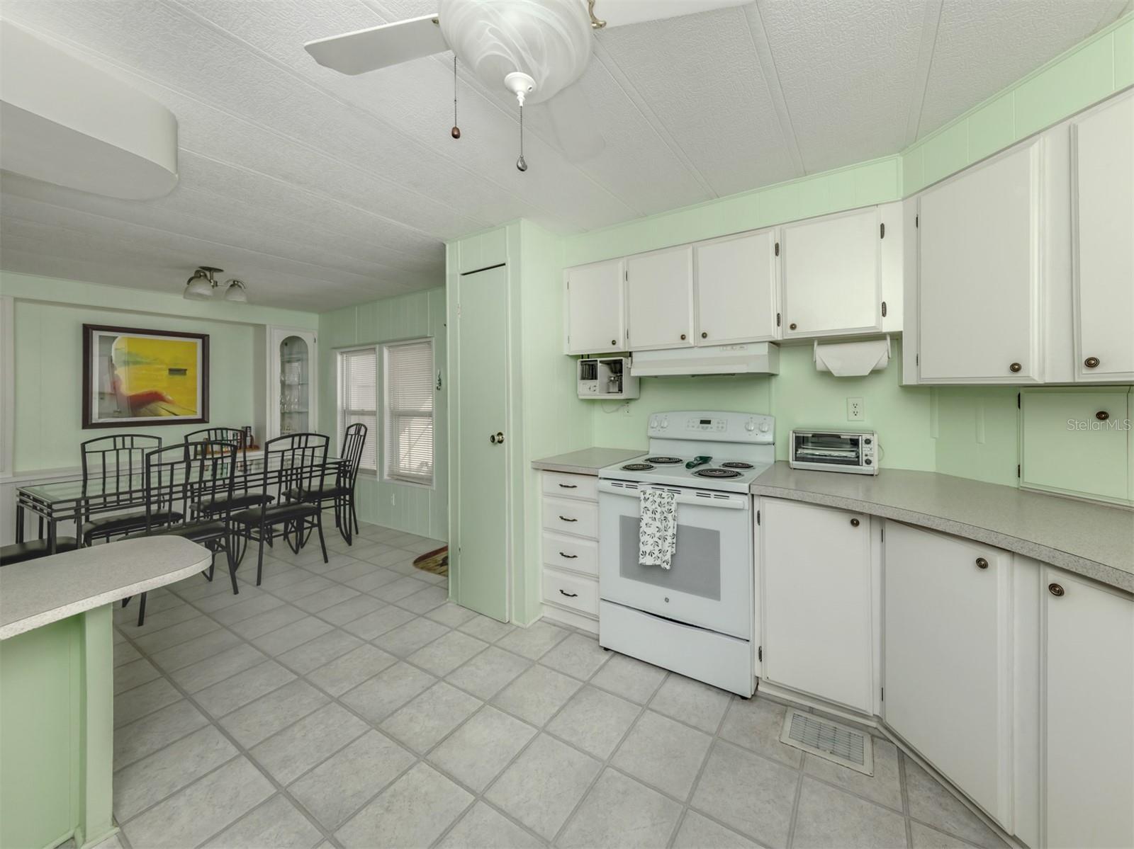 Image 23 of 47 For 710 Fairmount Drive