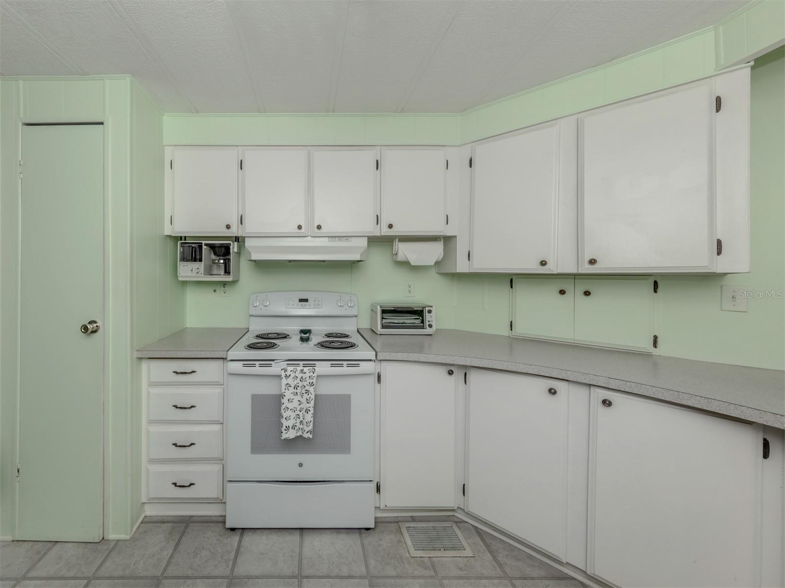 Image 24 of 47 For 710 Fairmount Drive