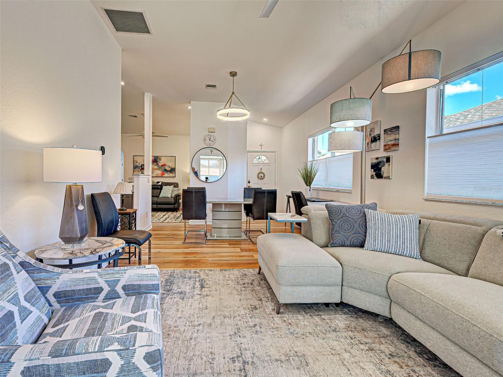 Image 11 of 53 For 1749 Fountain View Circle