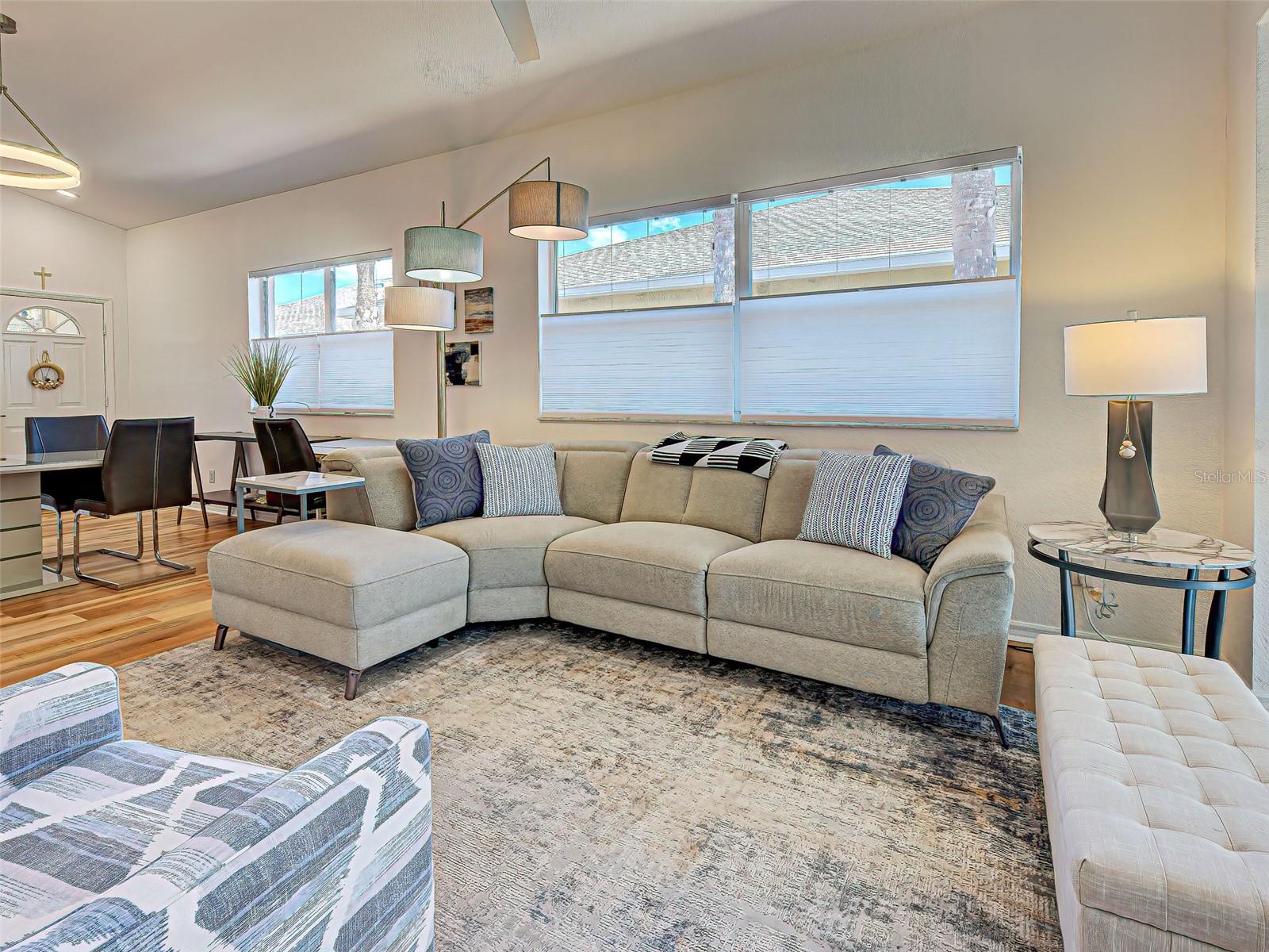 Image 12 of 53 For 1749 Fountain View Circle