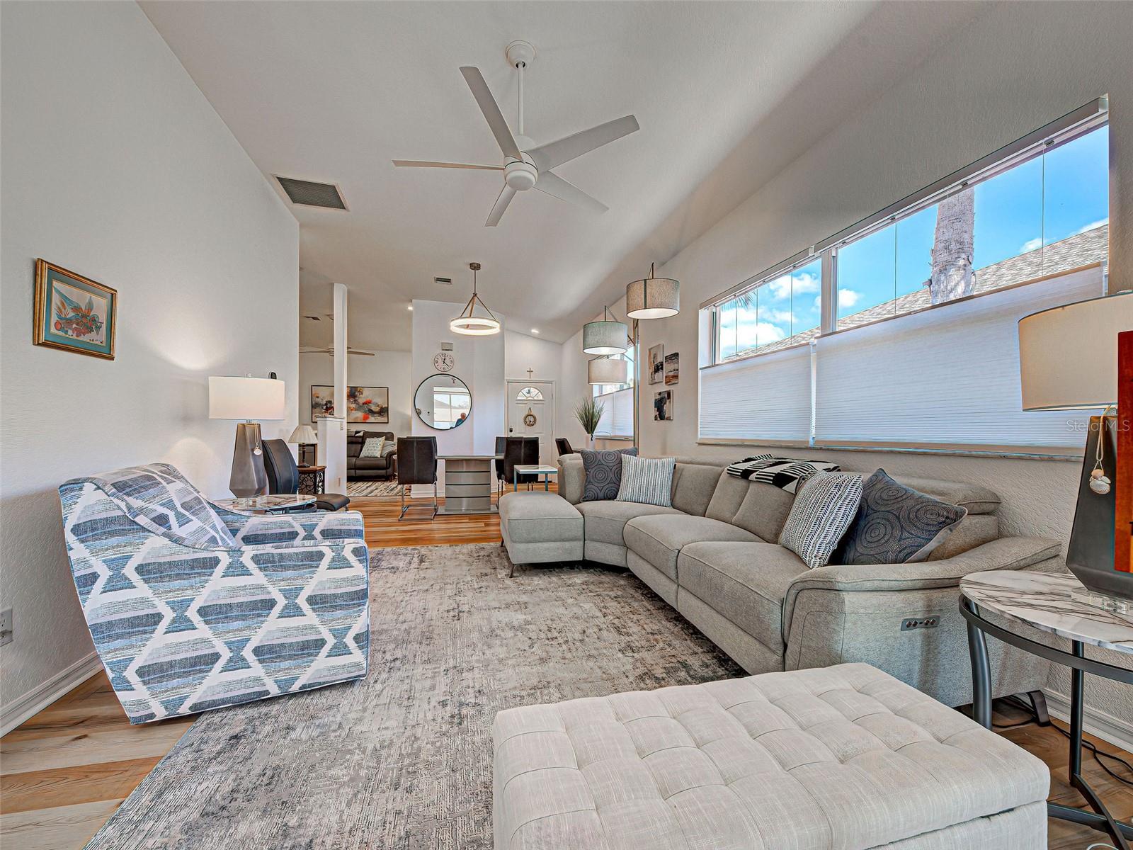 Image 13 of 53 For 1749 Fountain View Circle