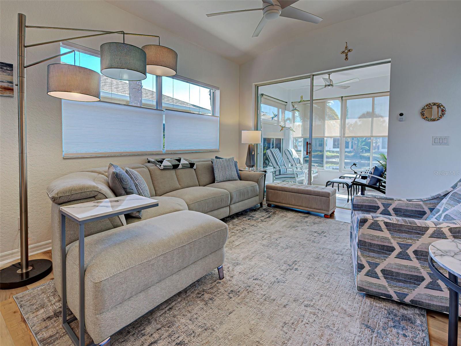 Image 14 of 53 For 1749 Fountain View Circle