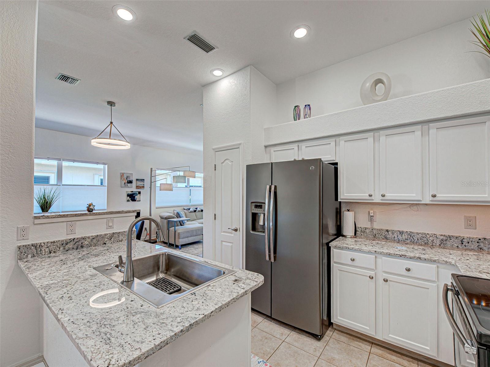 Image 15 of 53 For 1749 Fountain View Circle