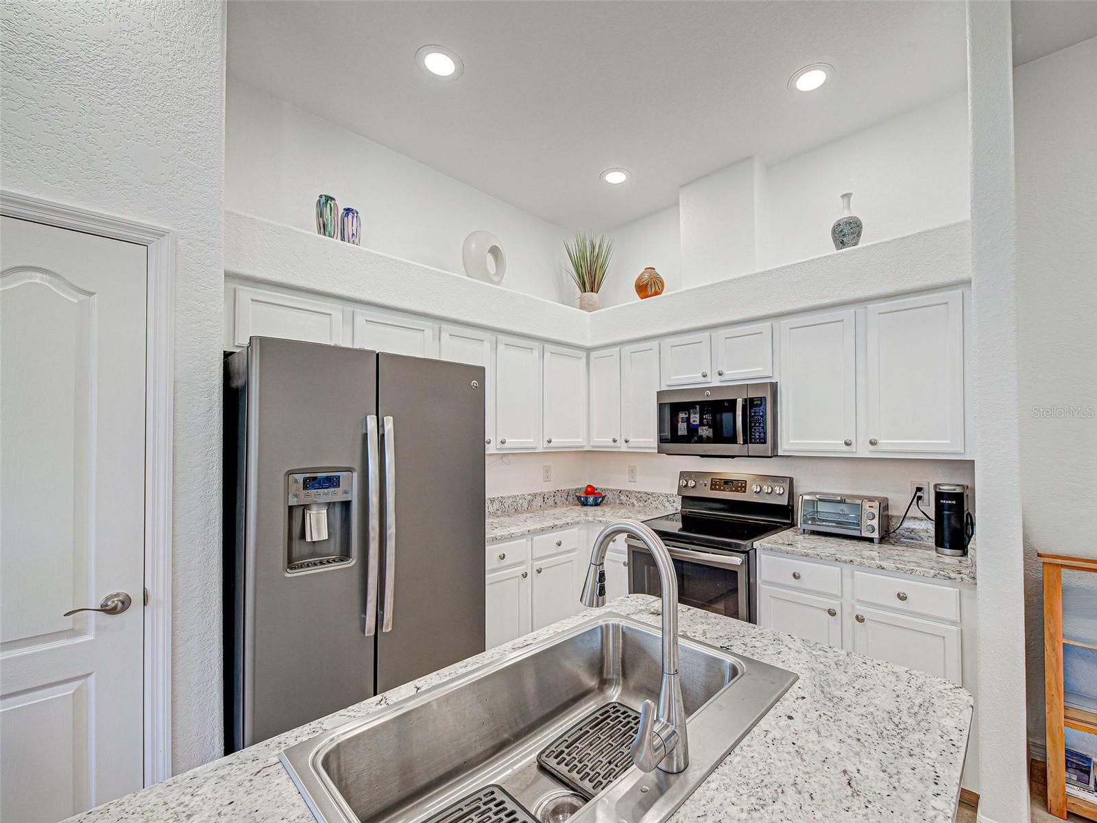 Image 18 of 53 For 1749 Fountain View Circle