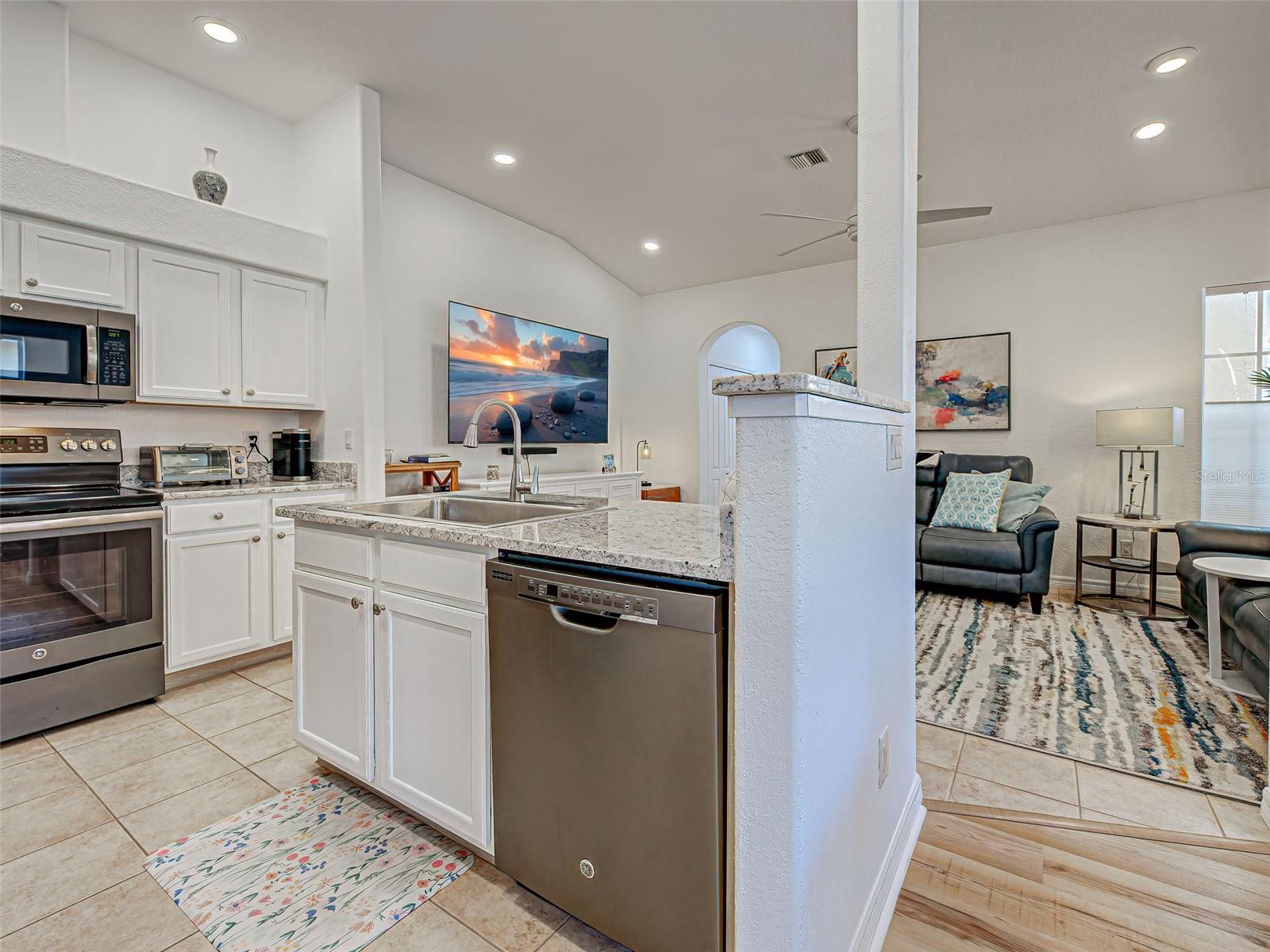 Image 19 of 53 For 1749 Fountain View Circle