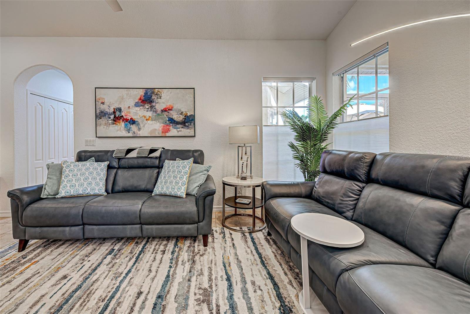 Image 22 of 53 For 1749 Fountain View Circle