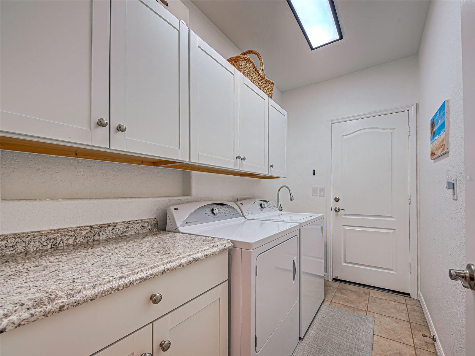 Image 40 of 53 For 1749 Fountain View Circle