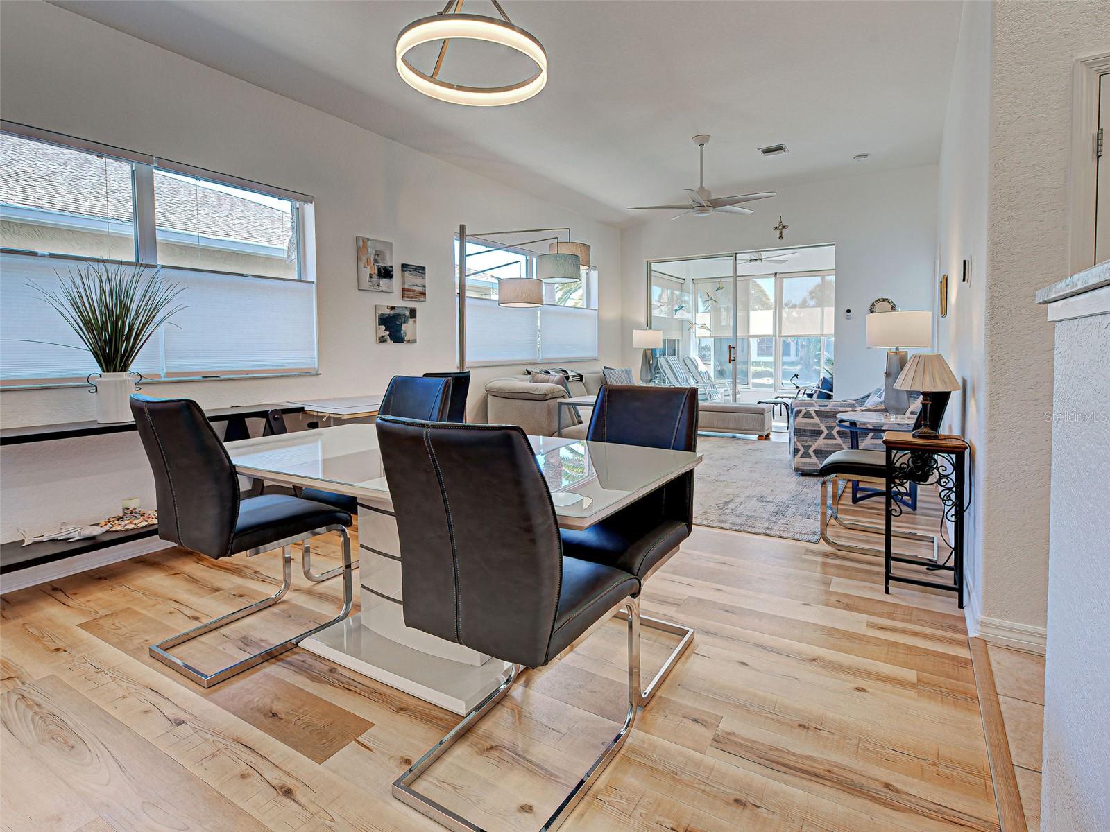 Image 8 of 53 For 1749 Fountain View Circle