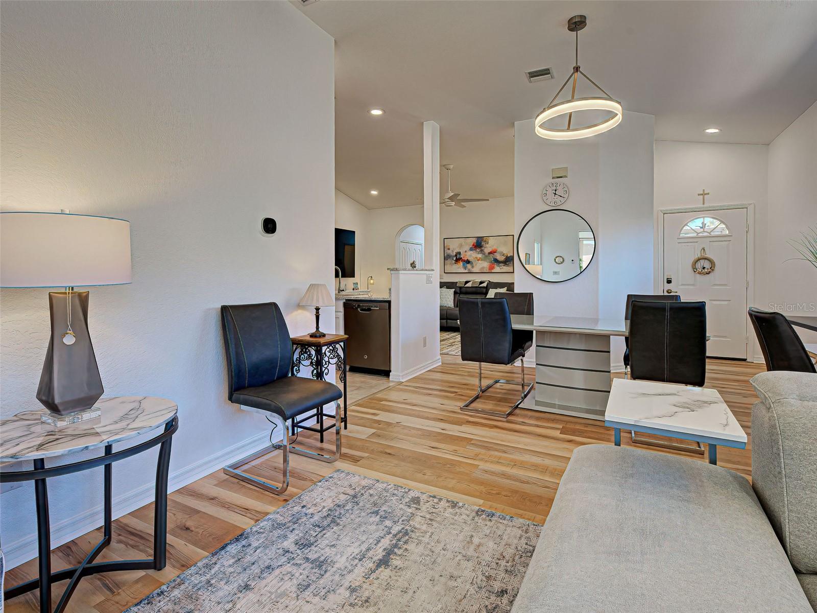 Image 9 of 53 For 1749 Fountain View Circle