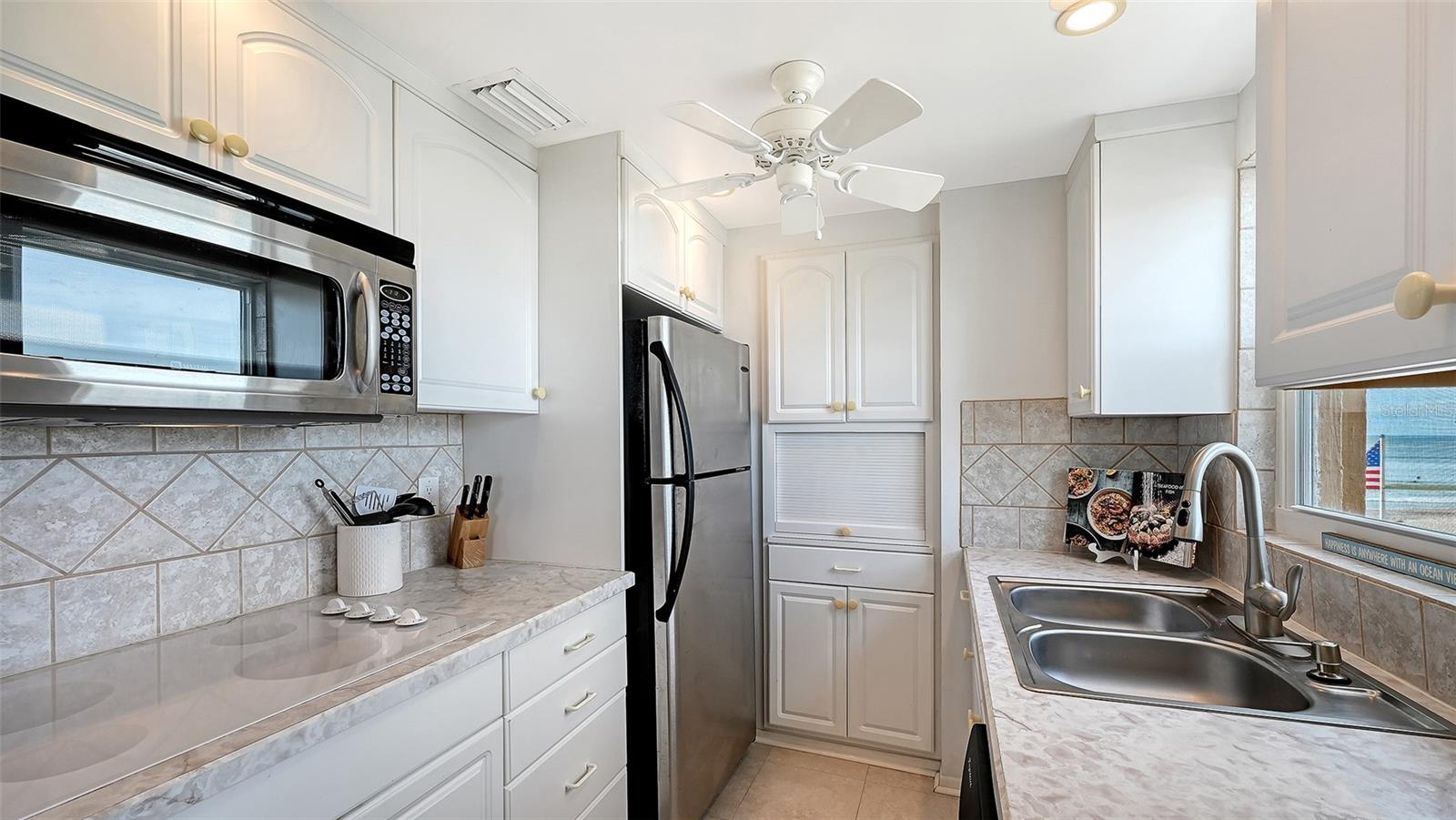 Image 10 of 38 For 1255 Tarpon Center Drive 414