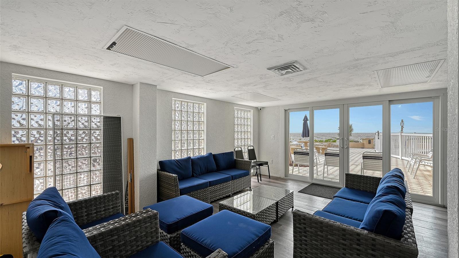 Image 33 of 38 For 1255 Tarpon Center Drive 414