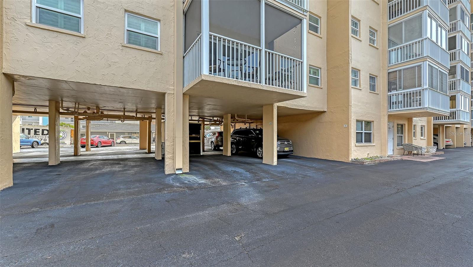 Image 35 of 38 For 1255 Tarpon Center Drive 414