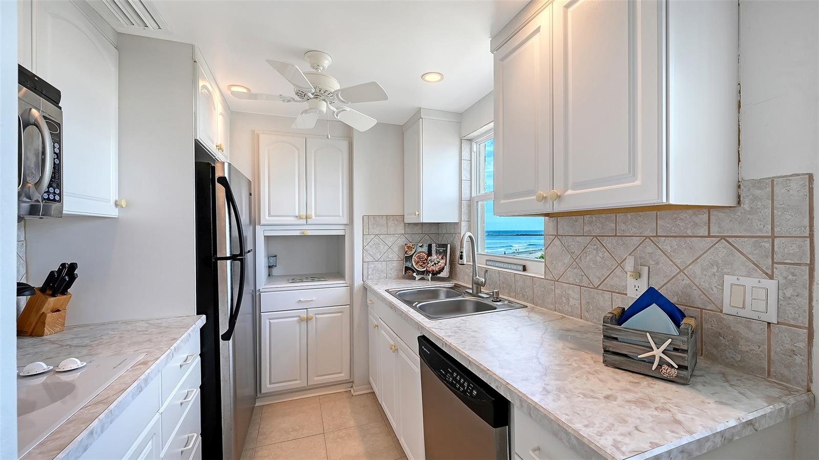 Image 9 of 38 For 1255 Tarpon Center Drive 414