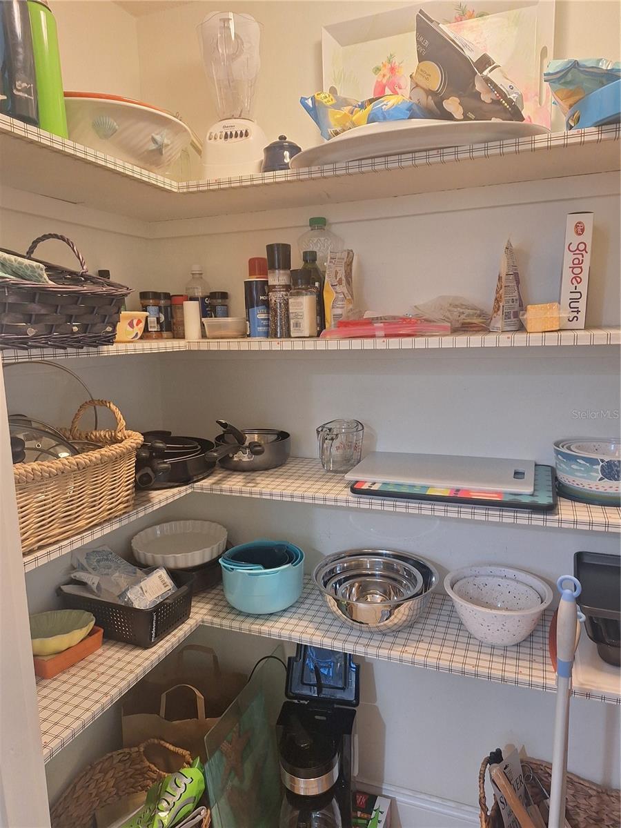 Image 13 of 36 For 516 Serata Street