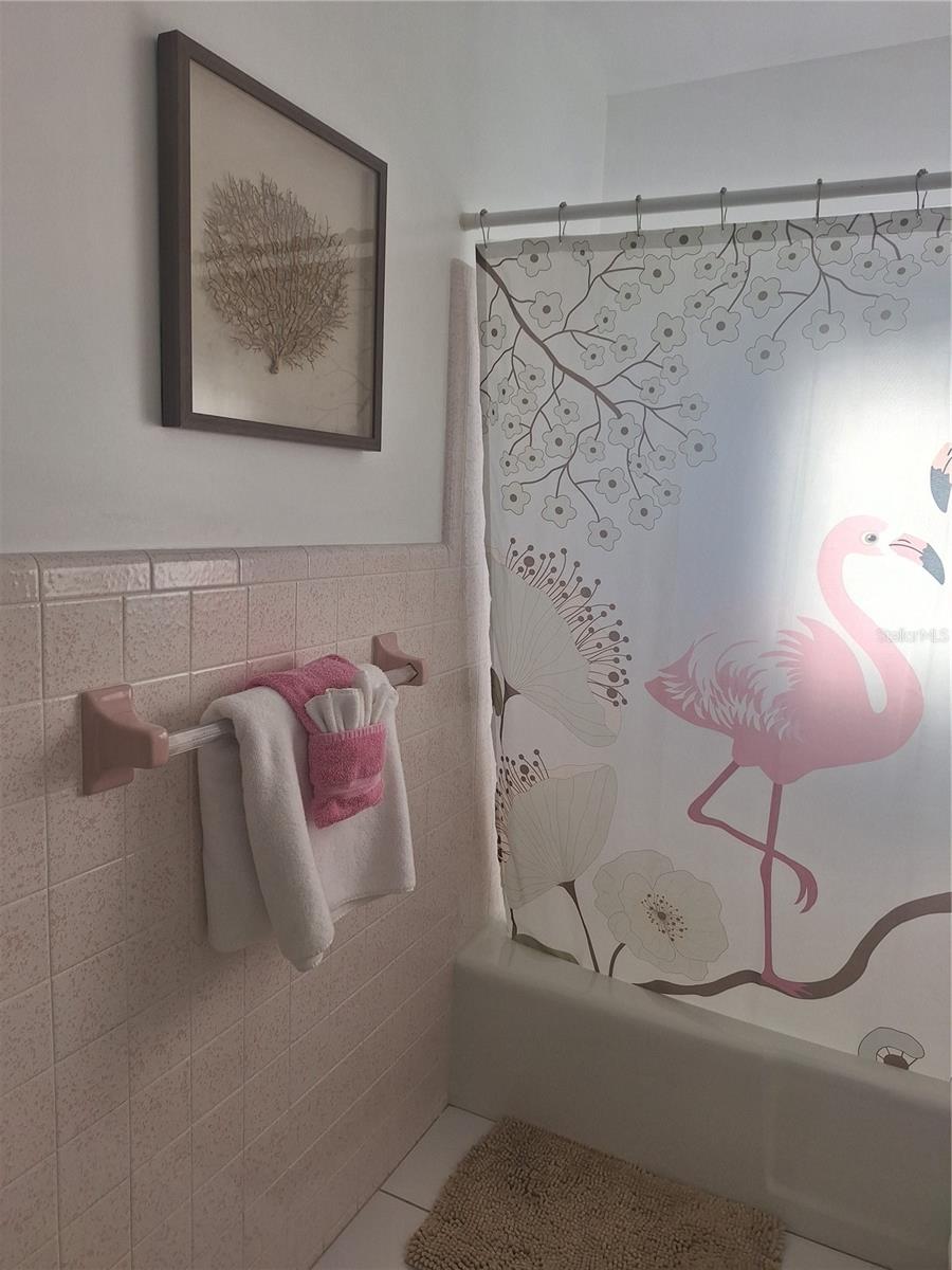 Image 23 of 36 For 516 Serata Street