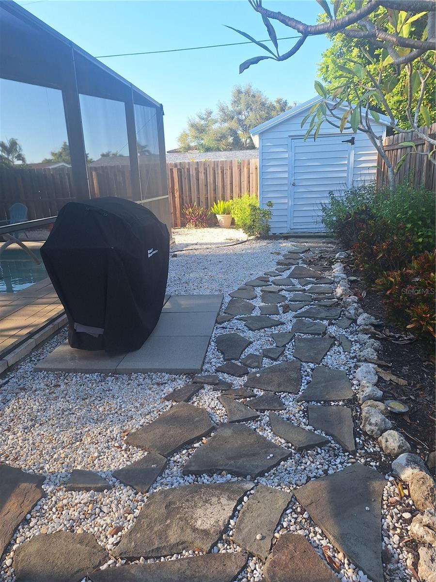 Image 24 of 36 For 516 Serata Street