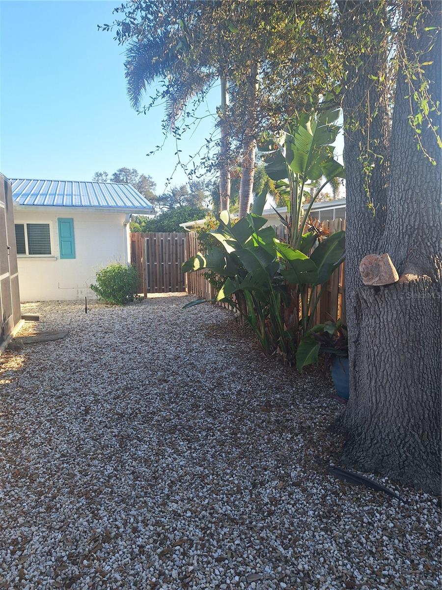 Image 25 of 36 For 516 Serata Street