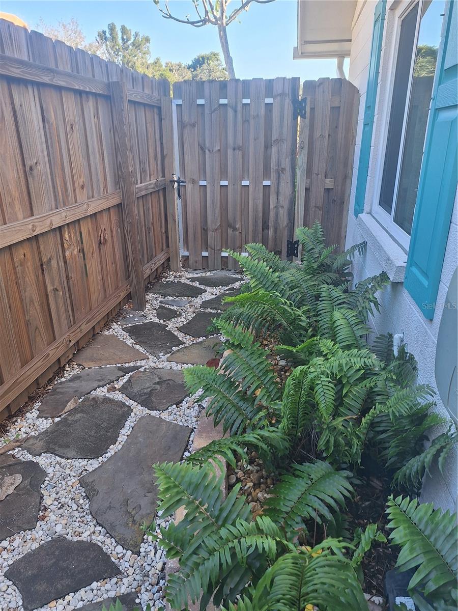 Image 27 of 36 For 516 Serata Street