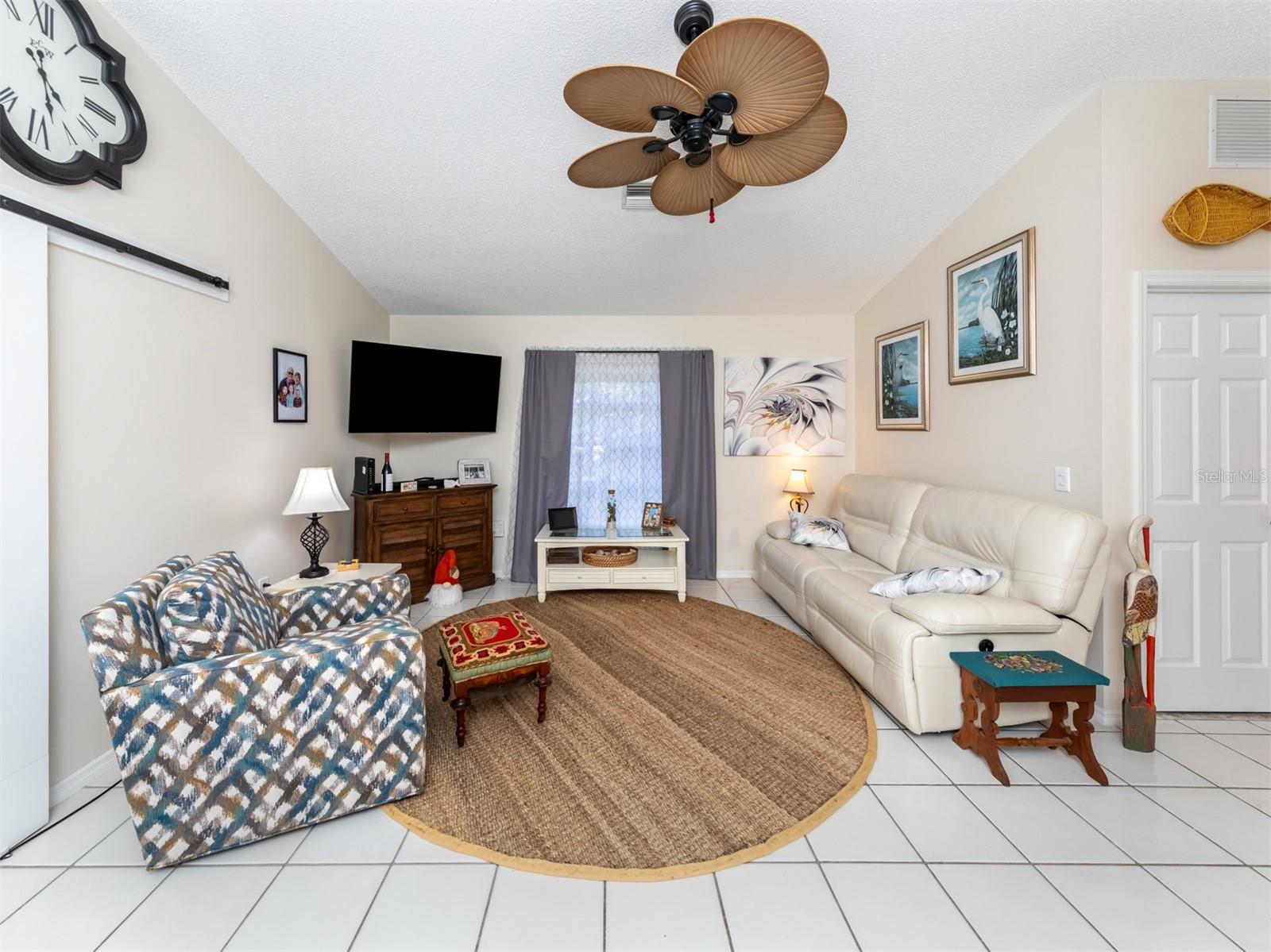 Image 16 of 33 For 323 Woodvale Drive