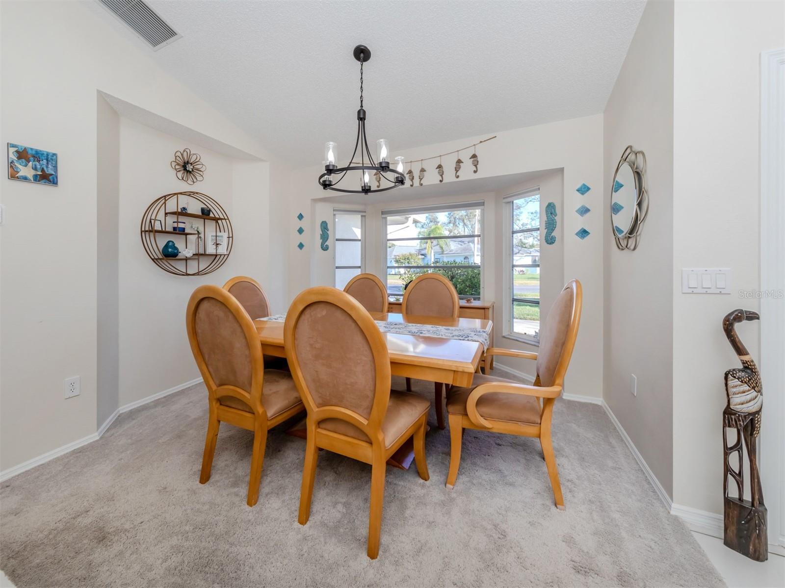 Image 18 of 33 For 323 Woodvale Drive