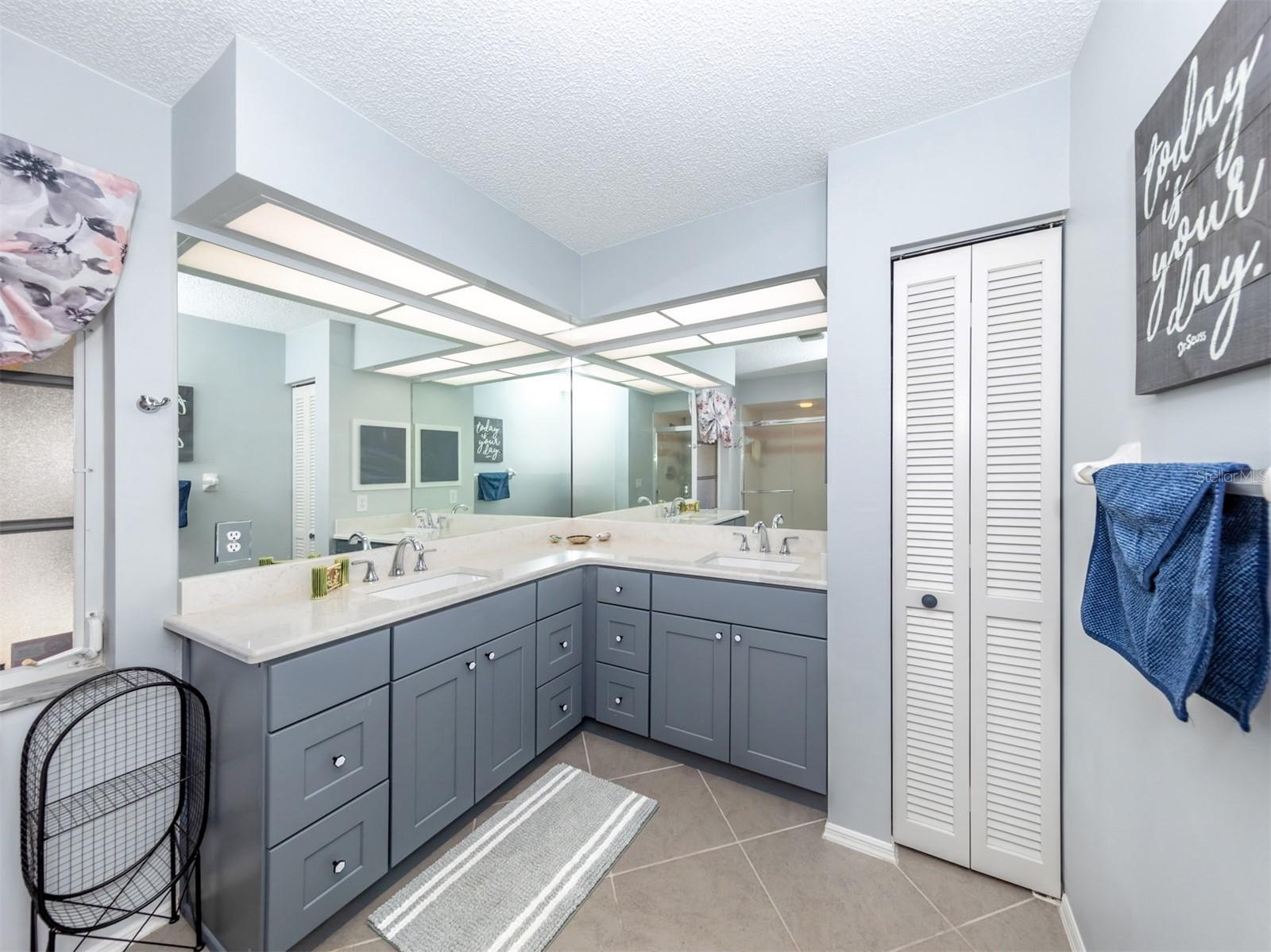 Image 20 of 33 For 323 Woodvale Drive