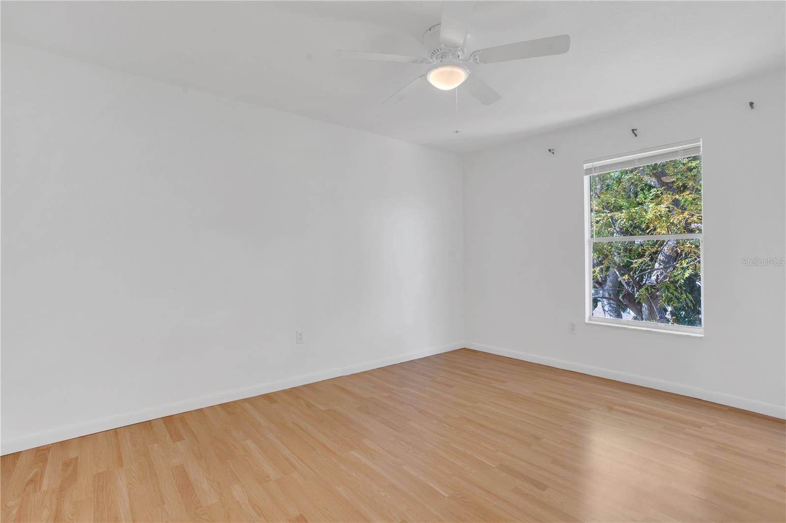 Image 20 of 35 For 3944 37th Street Court W