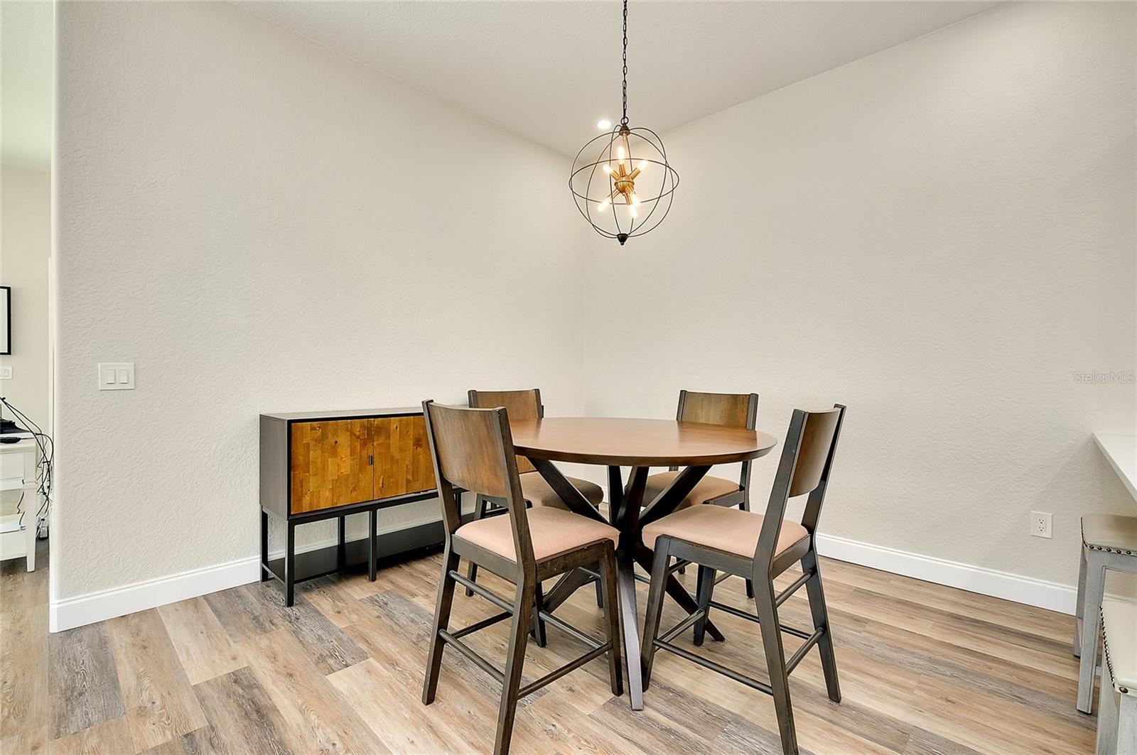 Image 13 of 77 For 4470 Corso Venetia Boulevard