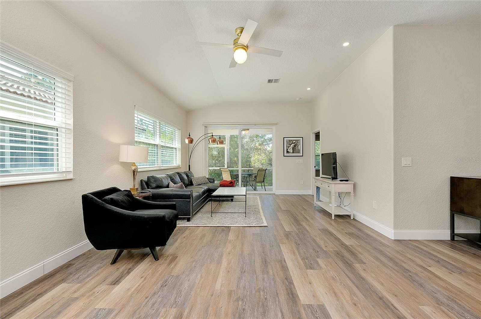 Image 15 of 77 For 4470 Corso Venetia Boulevard