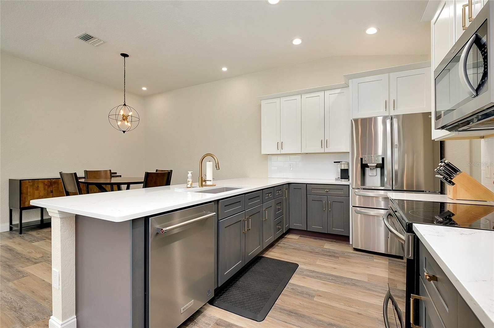 Image 19 of 77 For 4470 Corso Venetia Boulevard