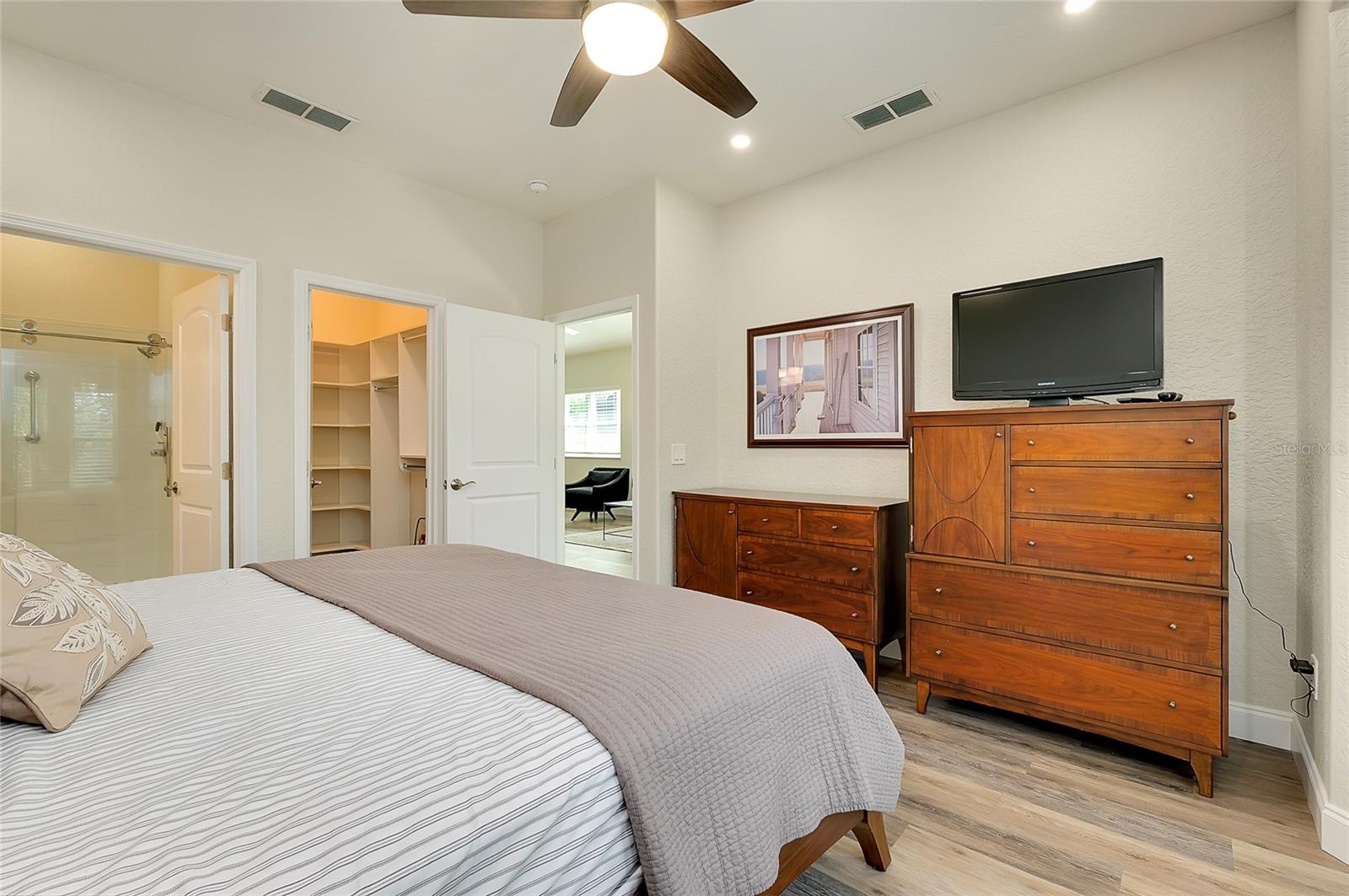 Image 33 of 77 For 4470 Corso Venetia Boulevard