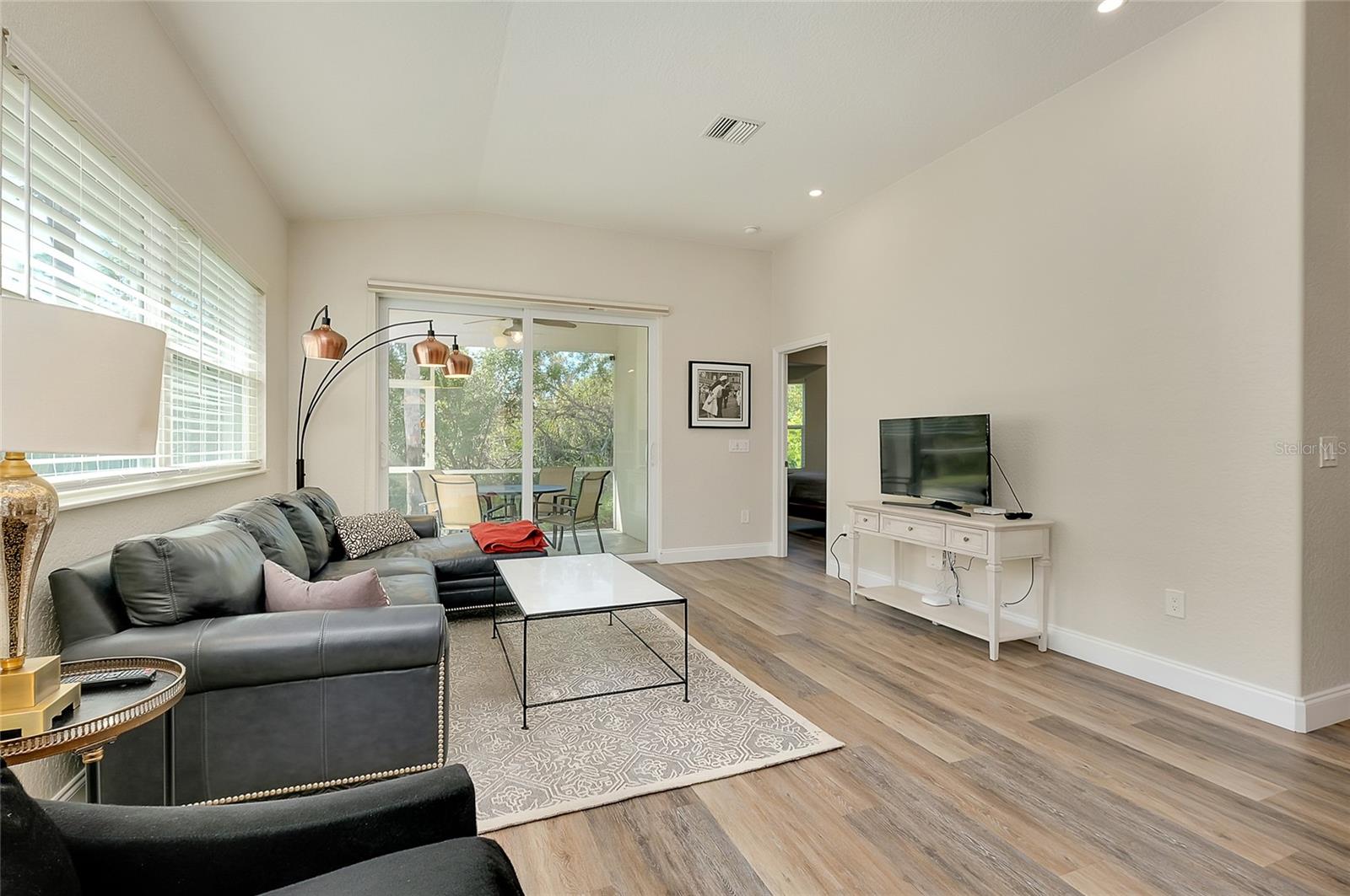 Image 6 of 77 For 4470 Corso Venetia Boulevard