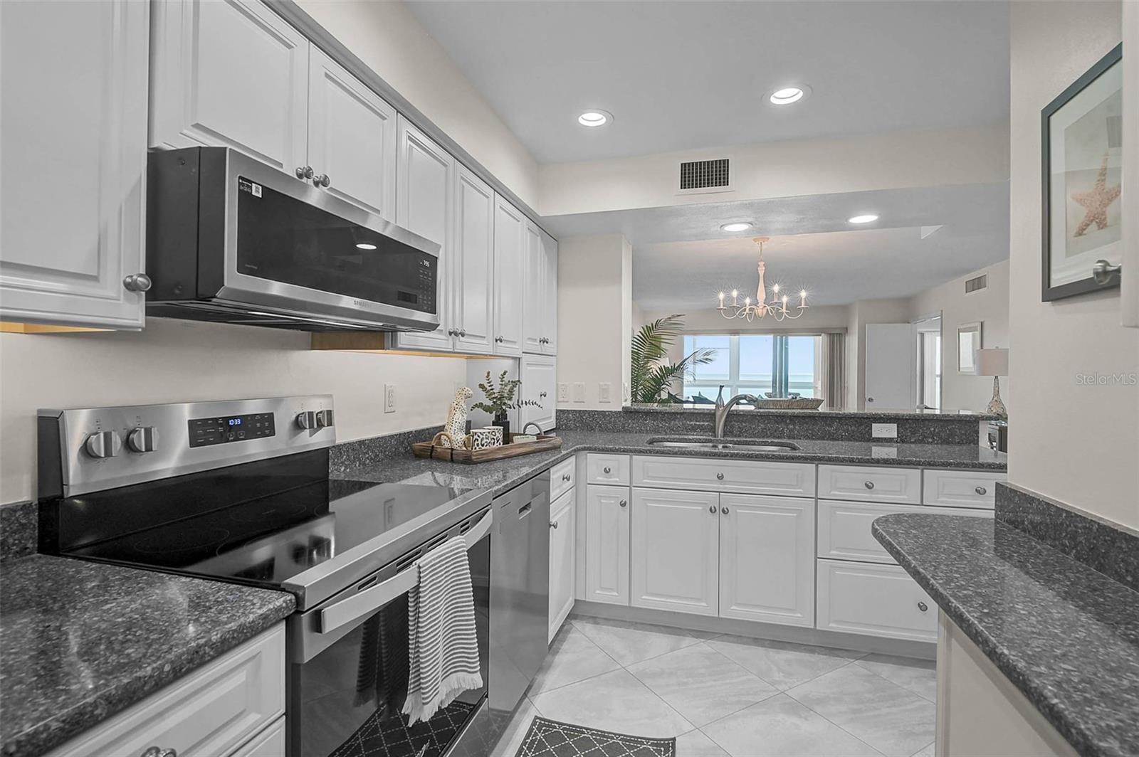 Image 14 of 62 For 950 Tarpon Center Drive 305