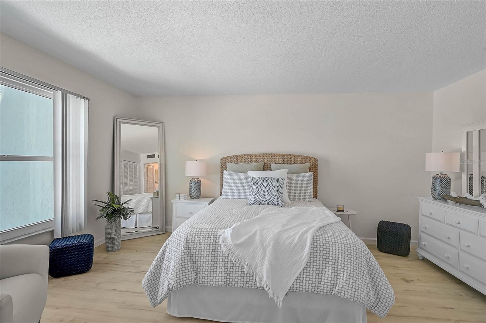 Image 23 of 62 For 950 Tarpon Center Drive 305