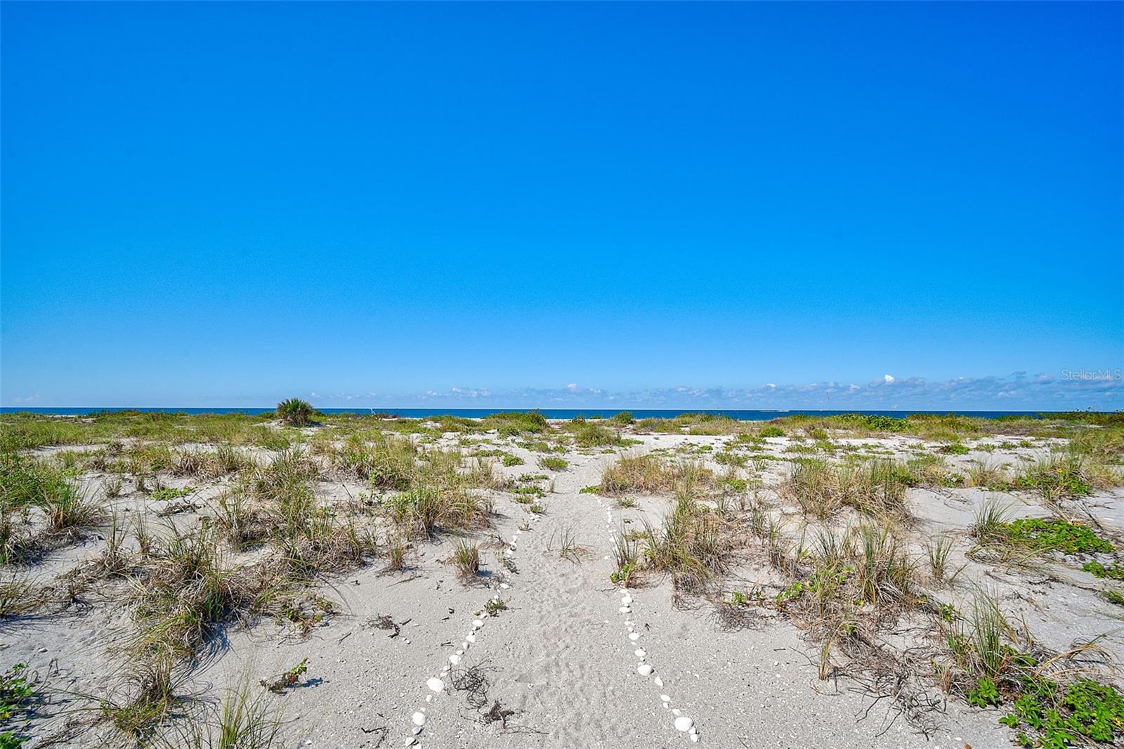 Image 4 of 62 For 950 Tarpon Center Drive 305