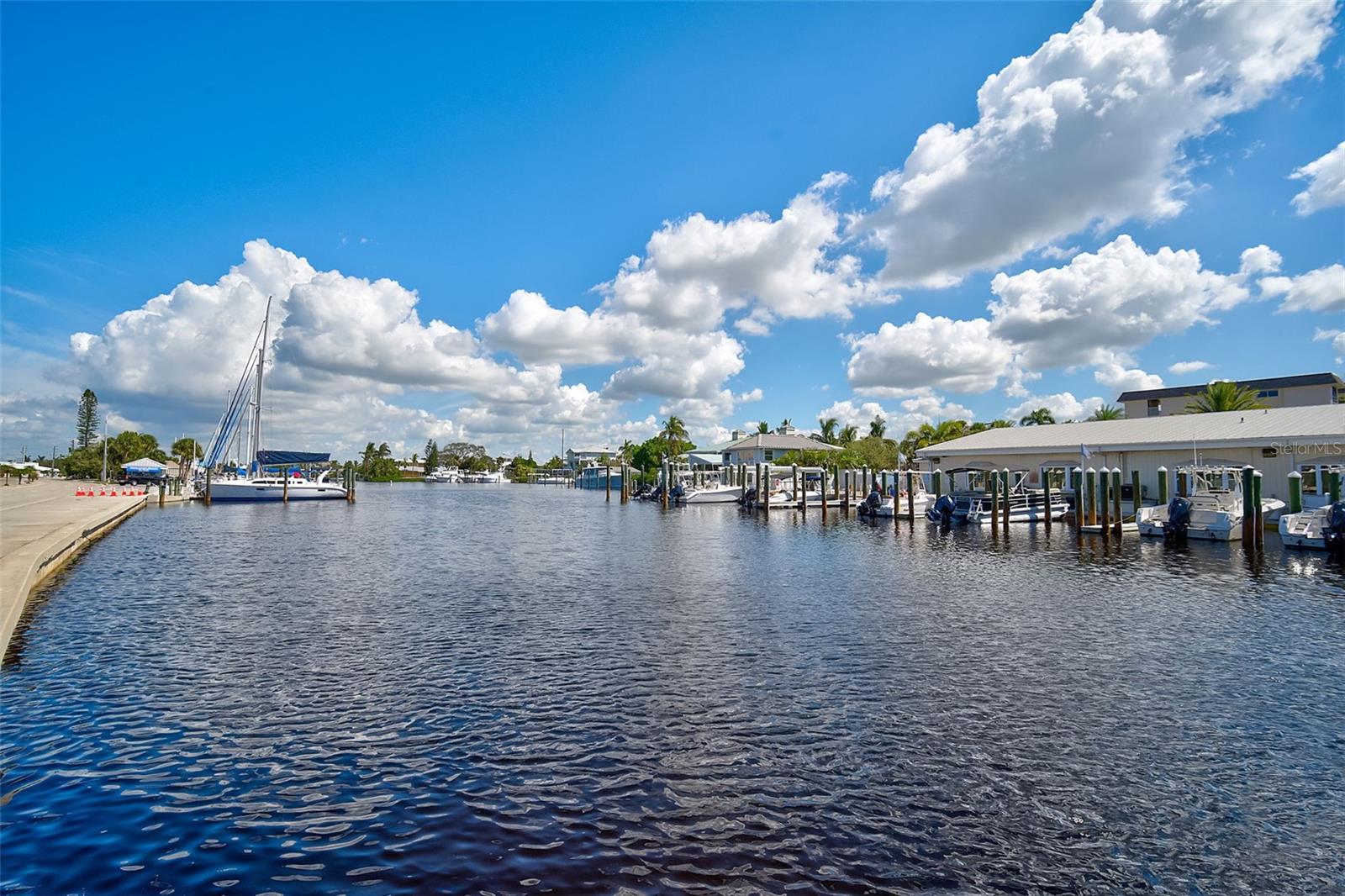 Image 5 of 62 For 950 Tarpon Center Drive 305