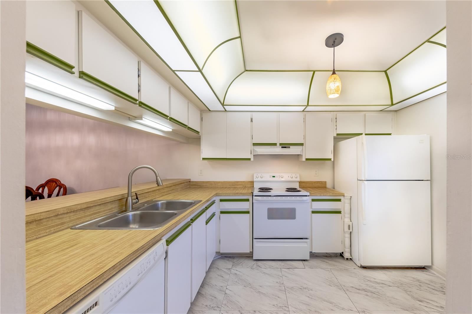 Image 11 of 27 For 886 Bird Bay Way 206