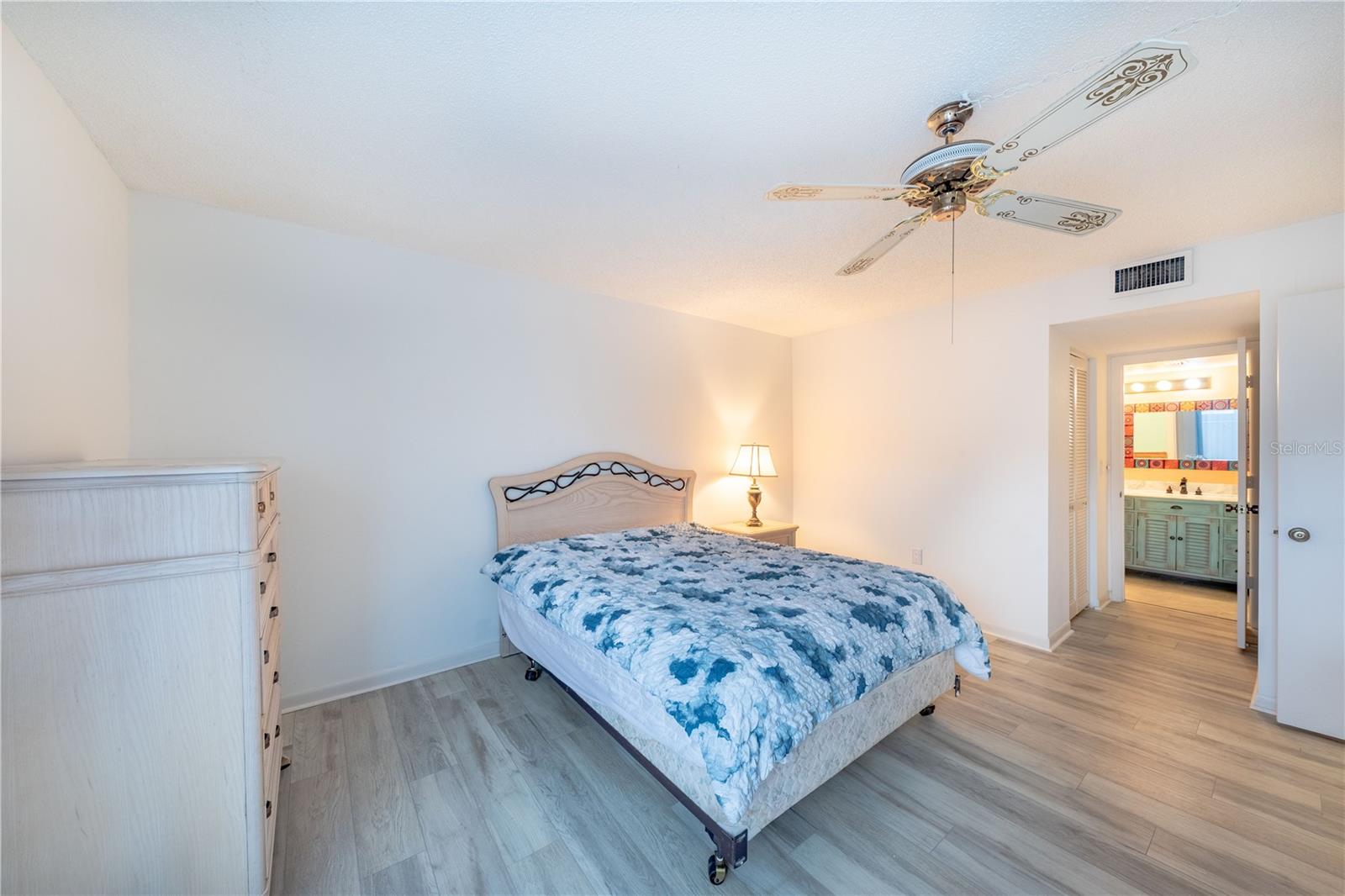 Image 14 of 27 For 886 Bird Bay Way 206