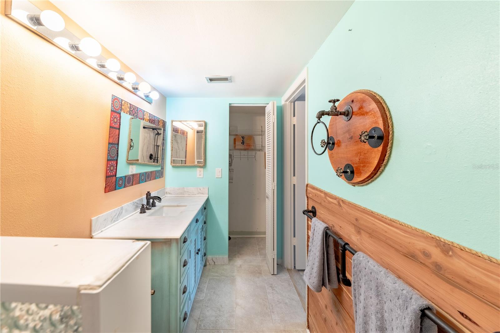 Image 16 of 27 For 886 Bird Bay Way 206