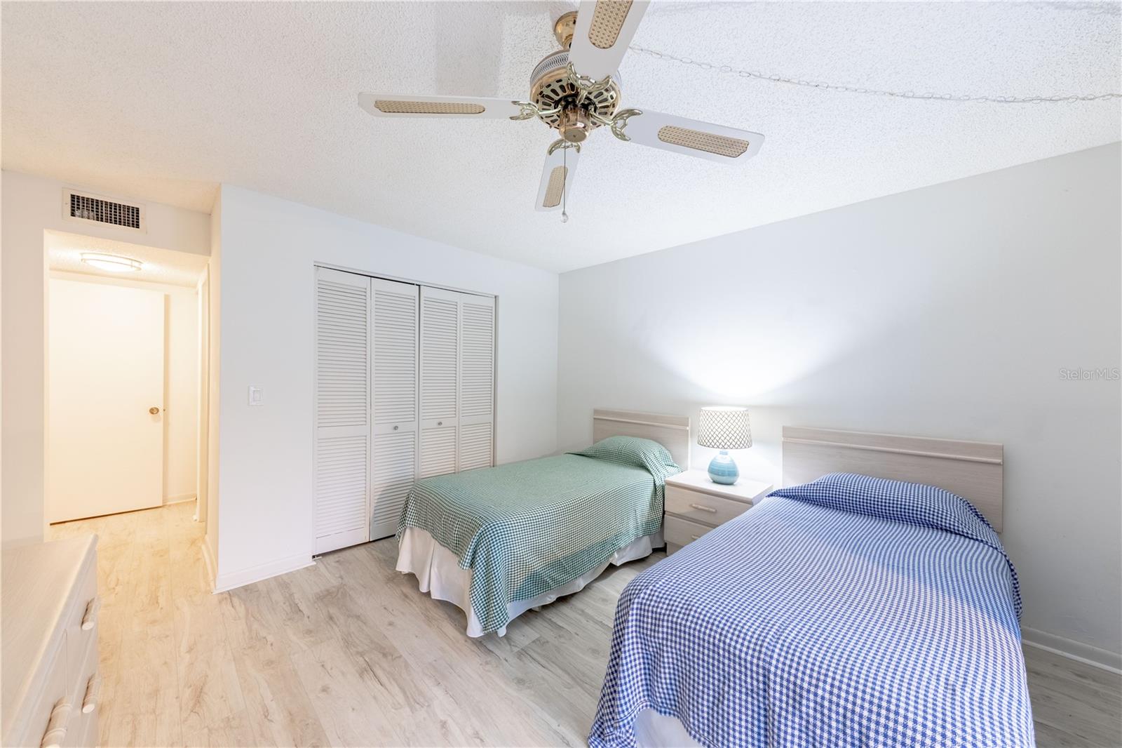 Image 18 of 27 For 886 Bird Bay Way 206